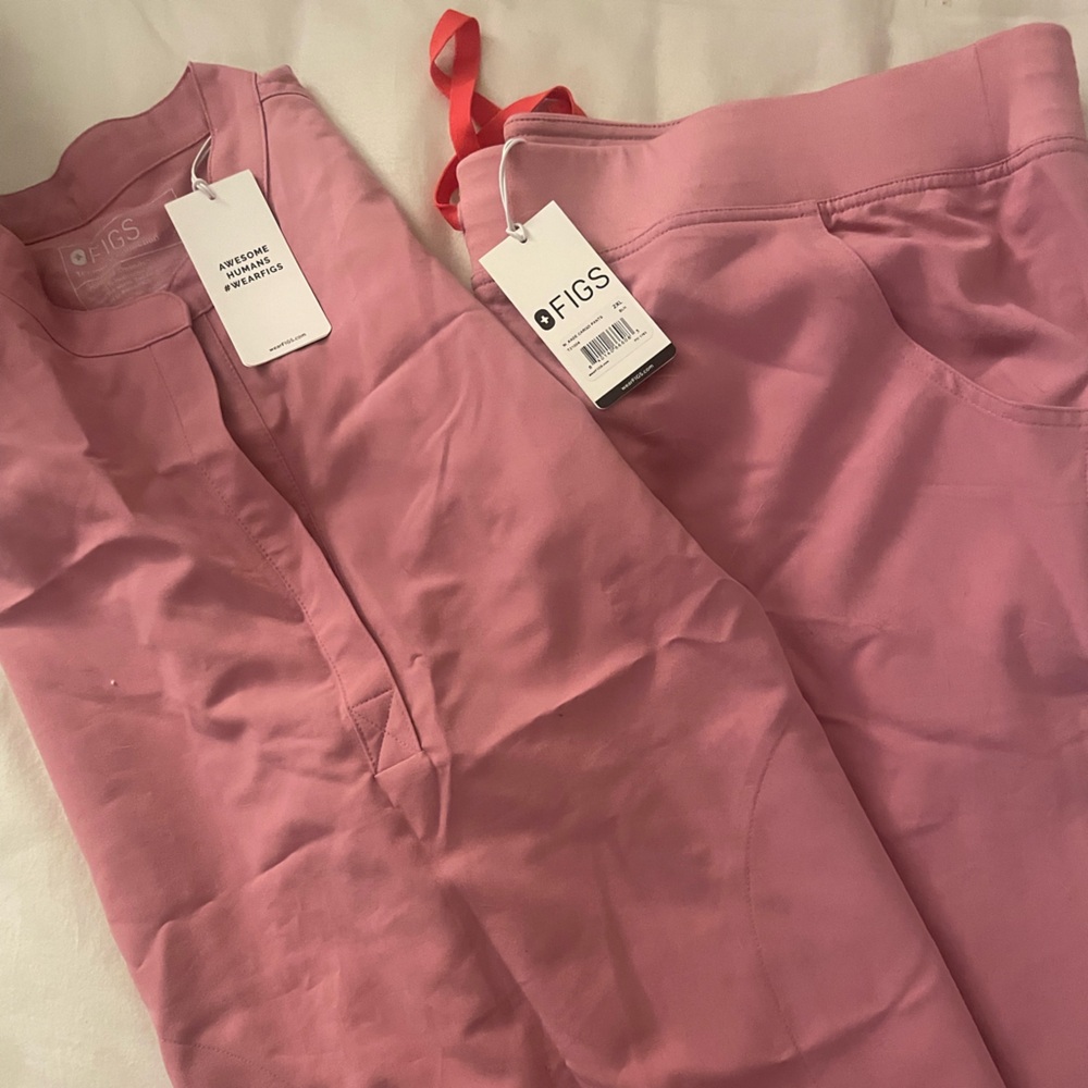 Limited edition figs chalk pink NWT